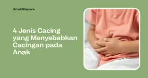 gambar ini menunjukan anak kecil yang sedang memegang perutnya dengan baju berwarna pink pucat dan celana putih. Ada tulisan di sampingnya "4 jenis cacing yang menyebabkan cacingan pada anak"